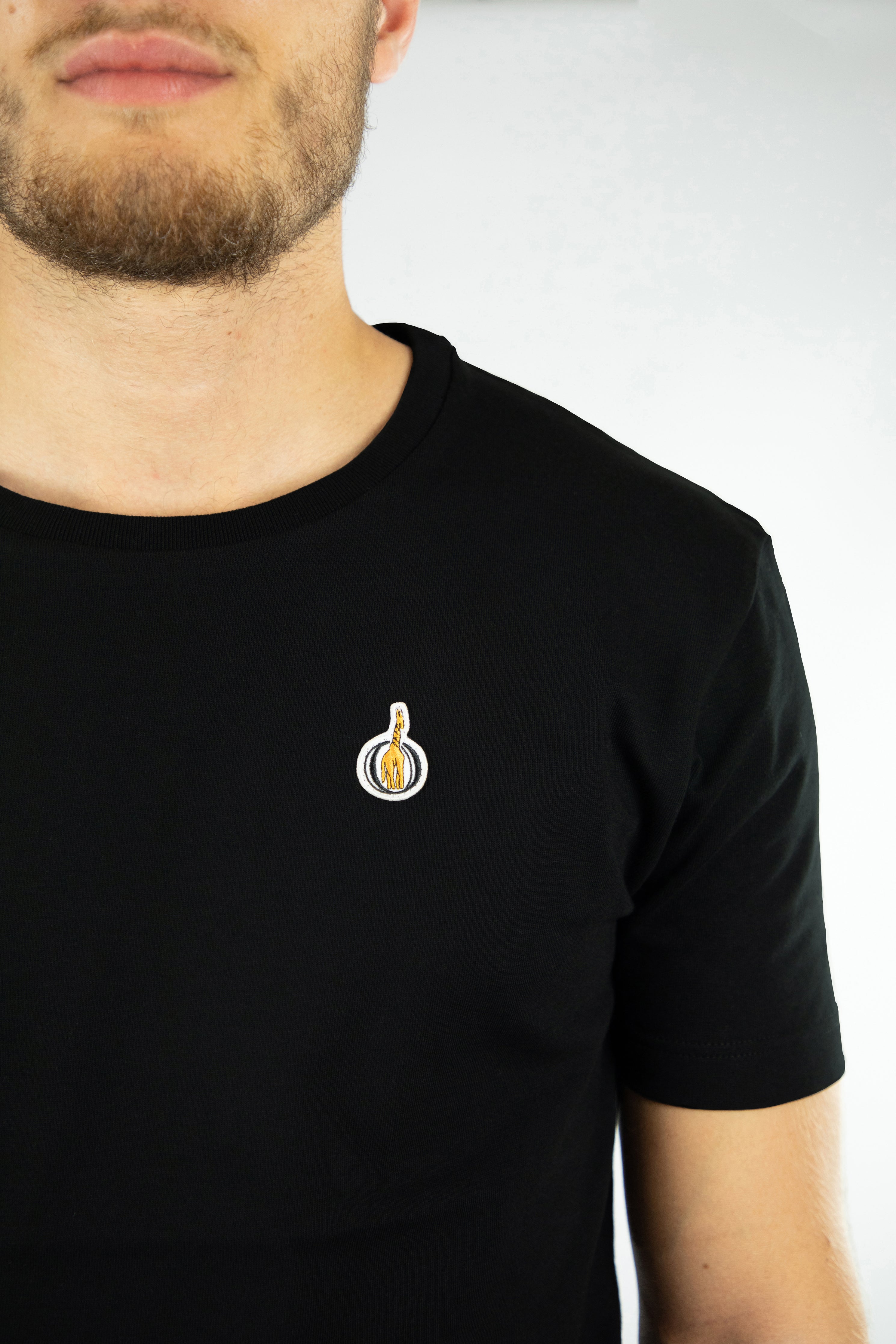 T-shirt homme noir en coton Made In France - girafe brodée