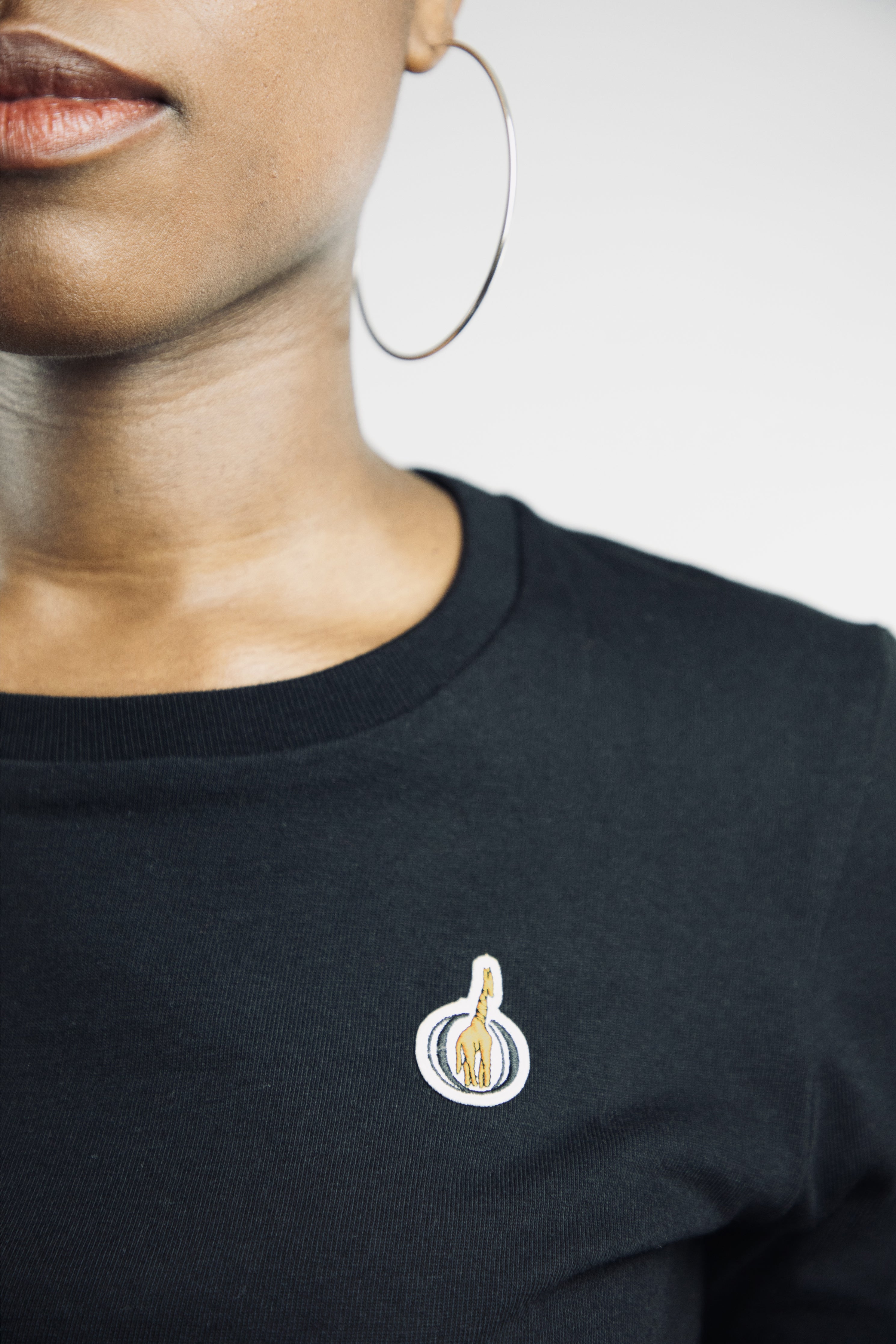 T-shirt femme noir en coton Made In France - girafe brodée